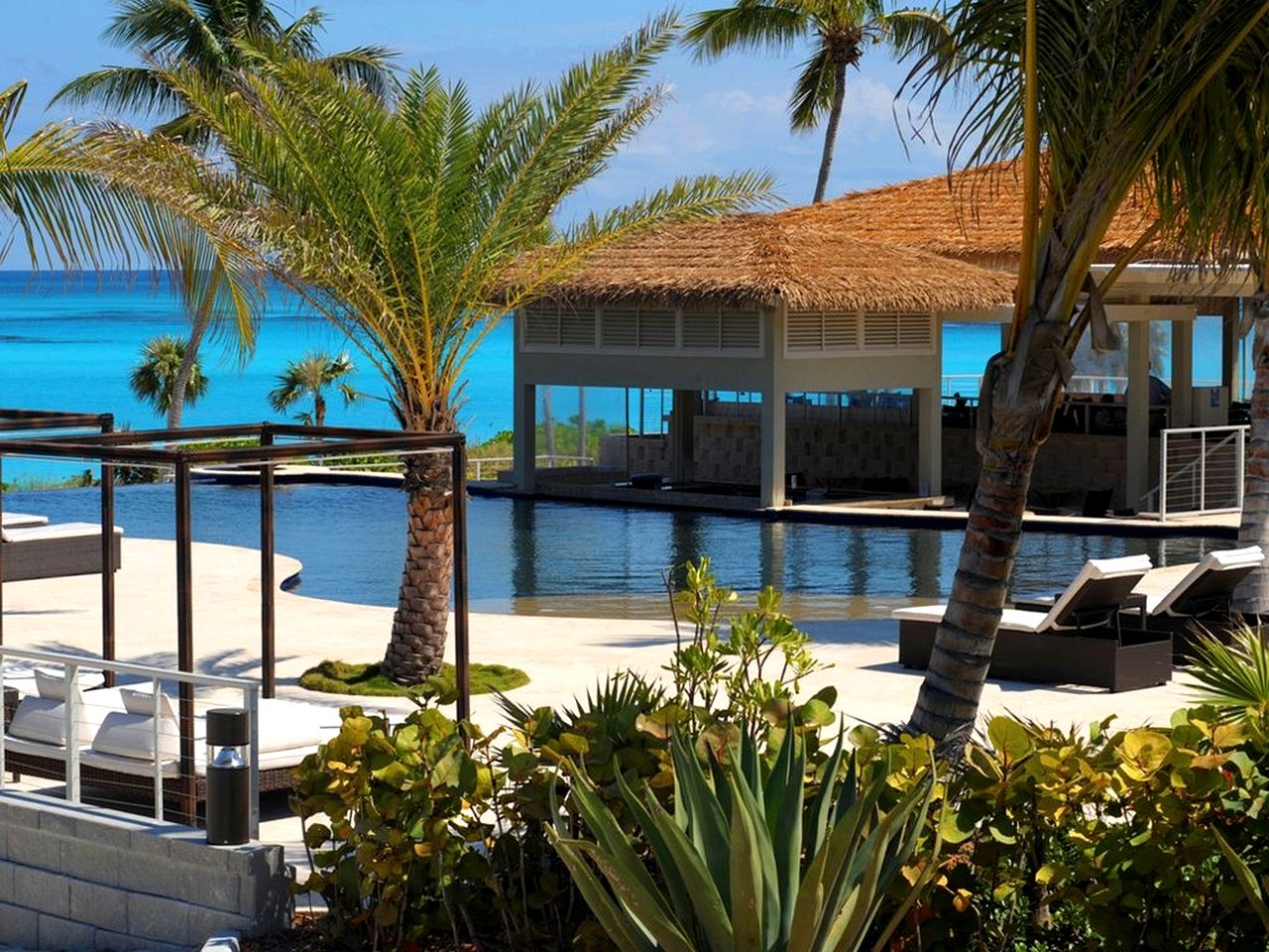 Luxurious Oceanview Villa with Pool and Beach Access in Sky Beach Club, Governor's Harbour, Bahamas