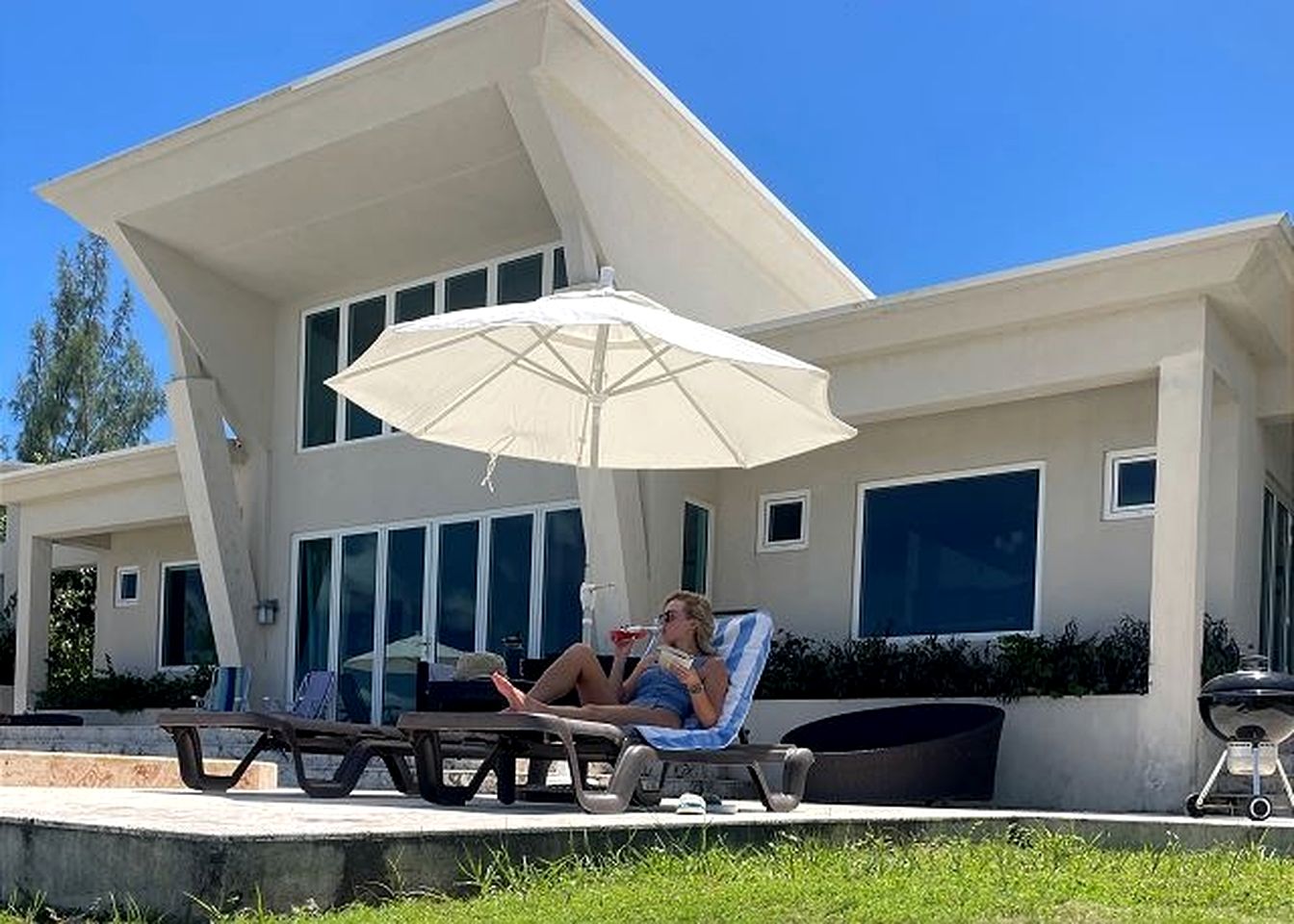 Luxurious Oceanview Villa with Pool and Beach Access in Sky Beach Club, Governor's Harbour, Bahamas