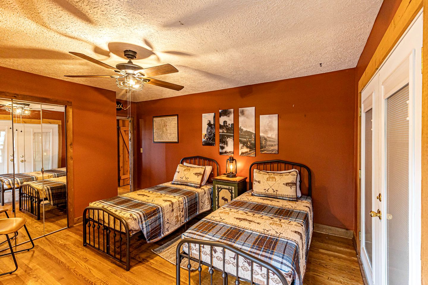 Mountain Majesty: Cabin in Bryson City with Panoramic Ridge Views