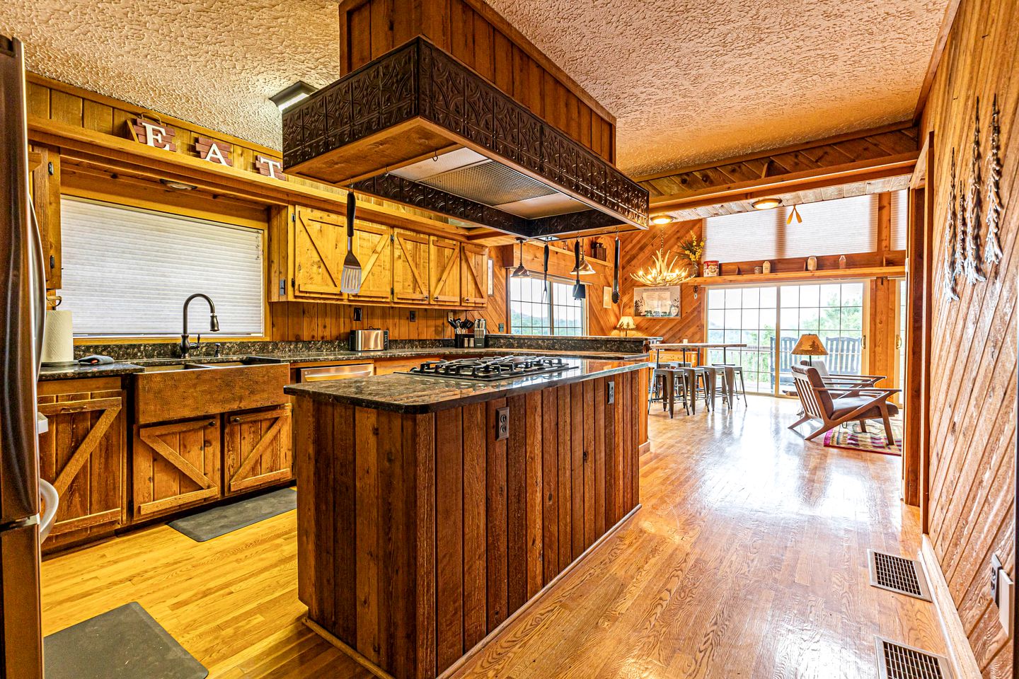 Mountain Majesty: Cabin in Bryson City with Panoramic Ridge Views