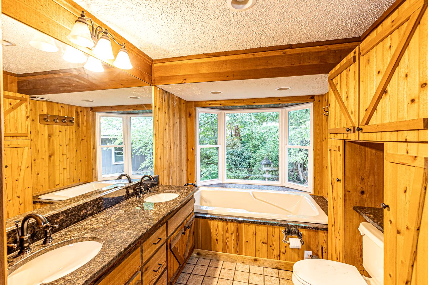 Mountain Majesty: Cabin in Bryson City with Panoramic Ridge Views