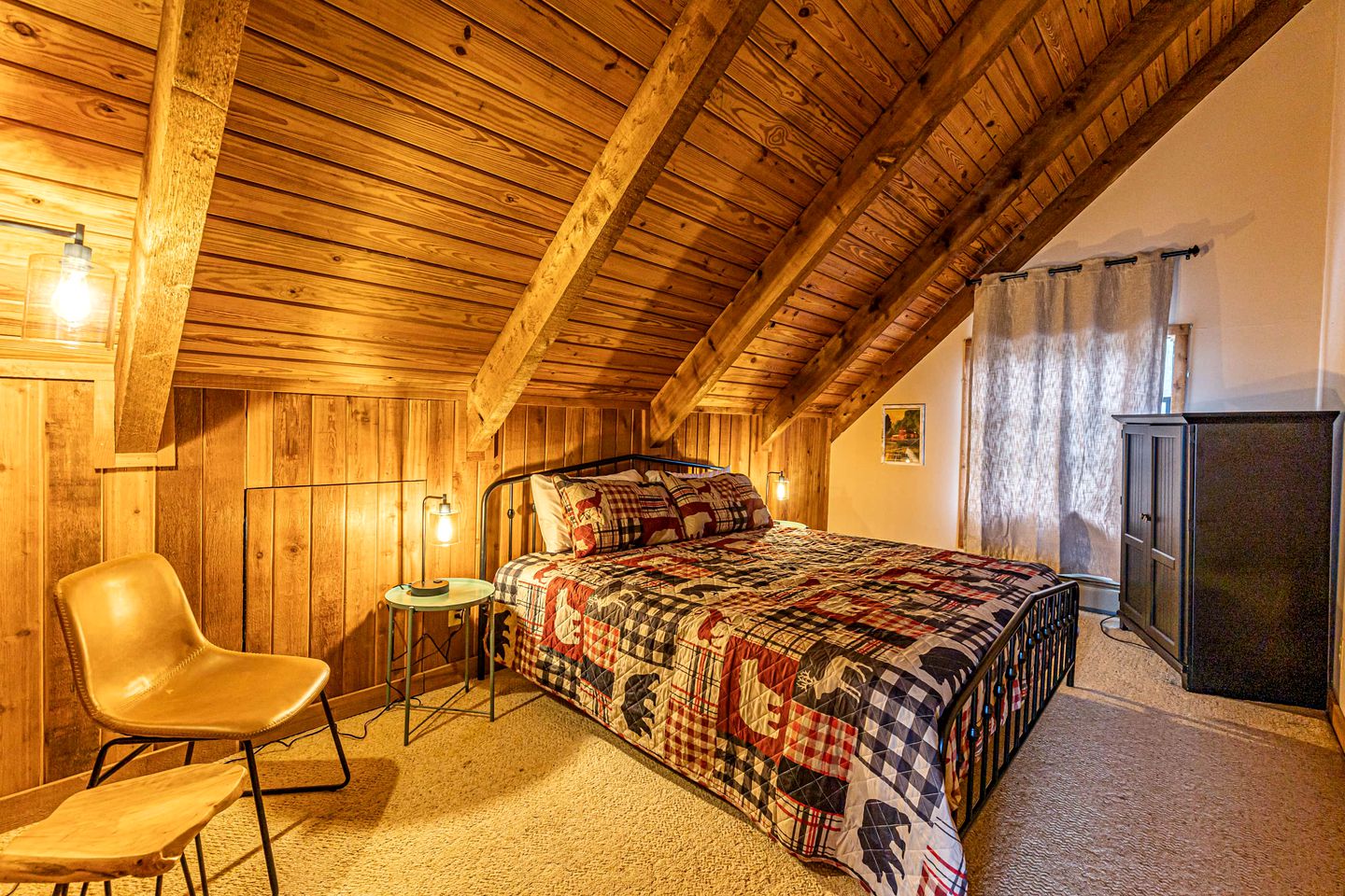 Mountain Majesty: Cabin in Bryson City with Panoramic Ridge Views