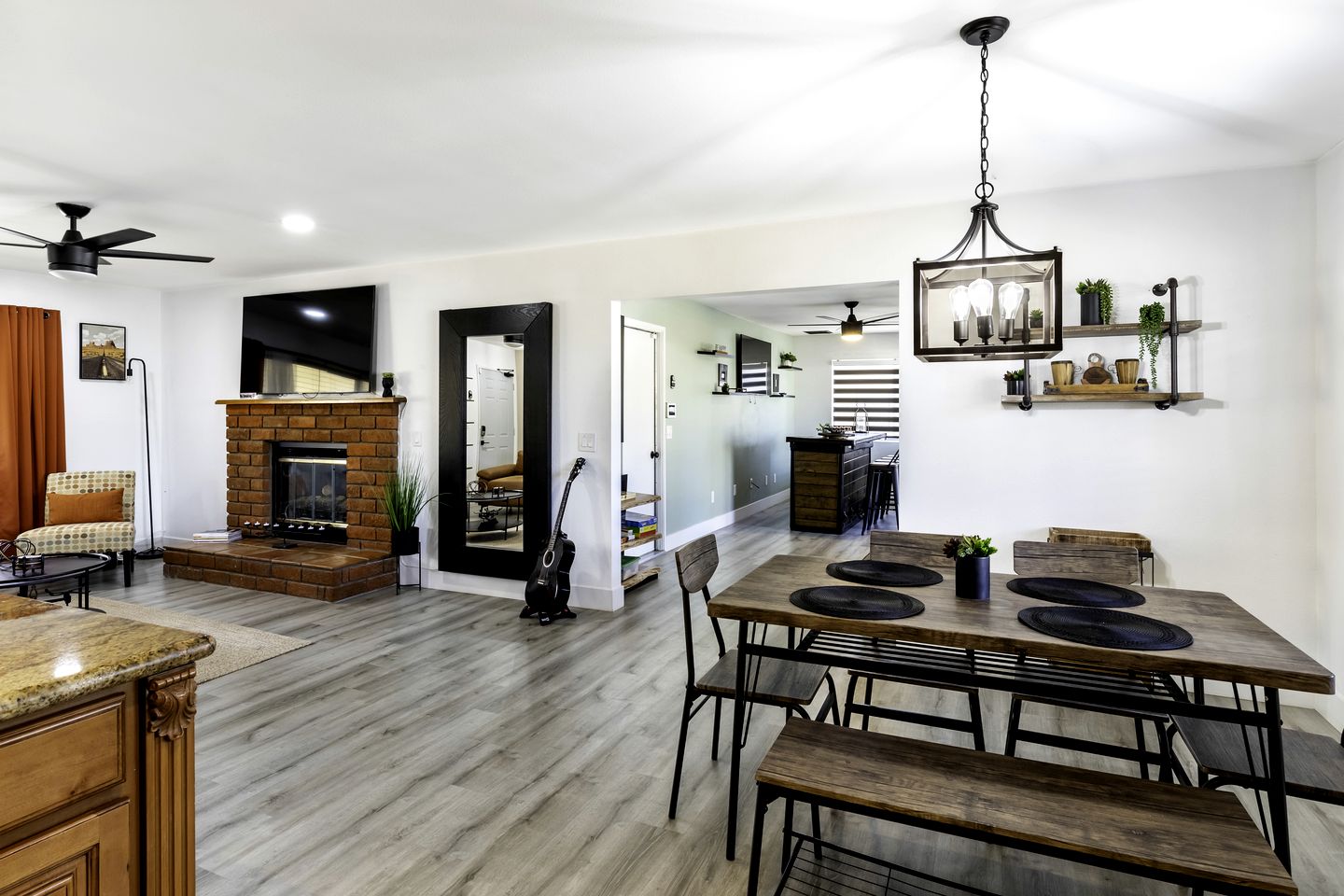 Stunning Cottage with Hot-tub and Fireplace in Yucca Valley, California