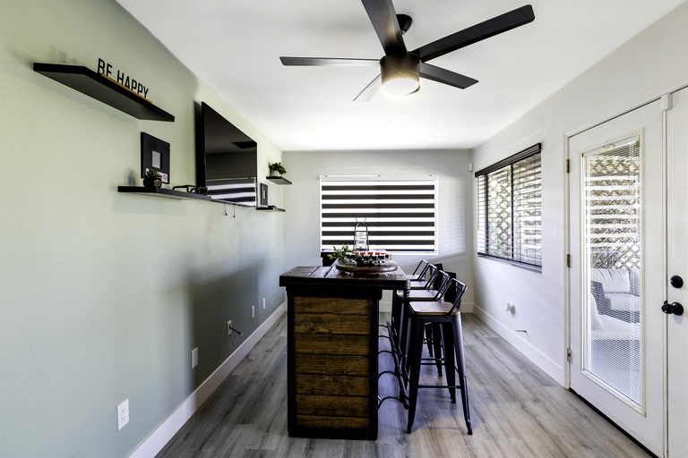 Cottages (United States of America, Yucca Valley, California)