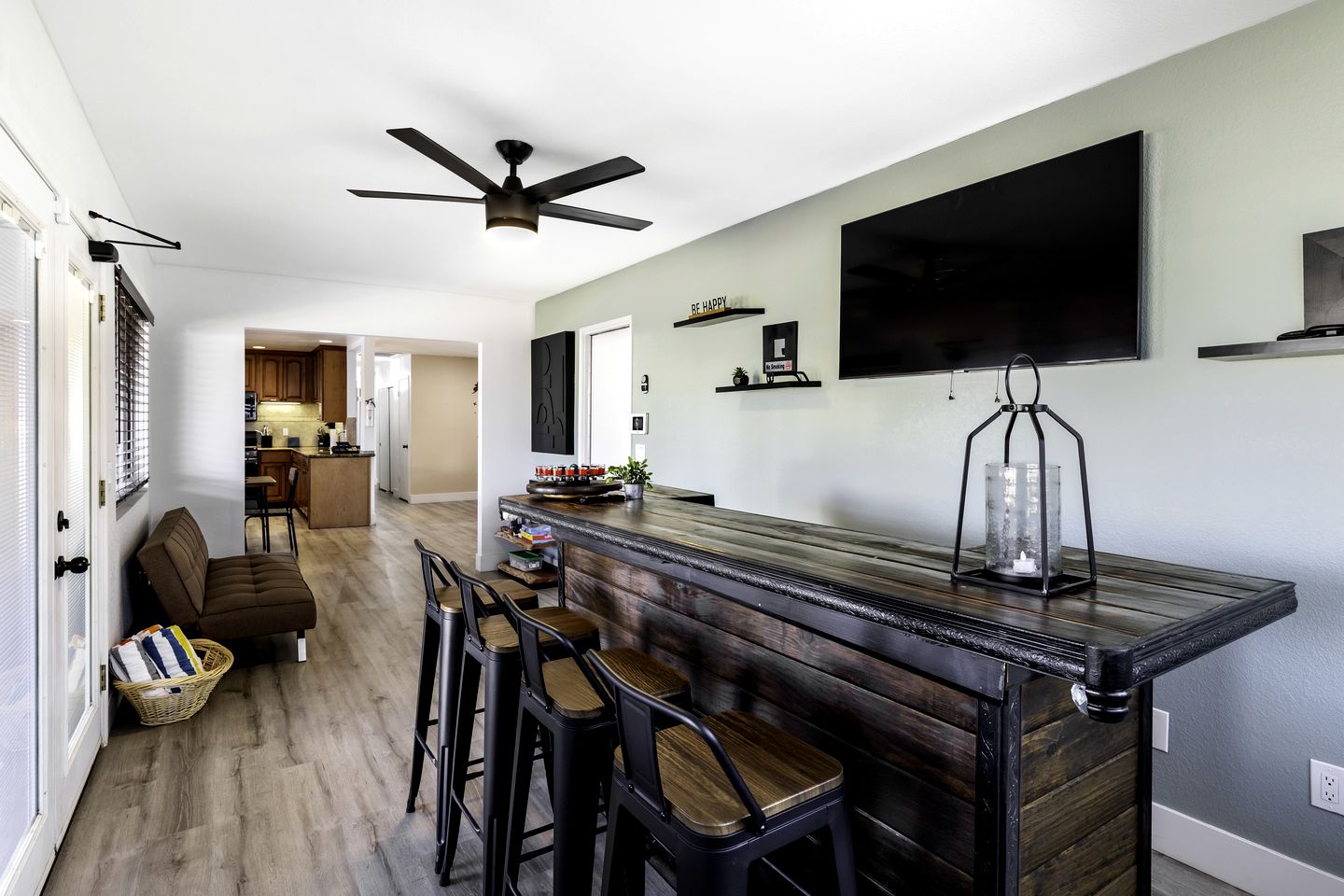 Stunning Cottage with Hot-tub and Fireplace in Yucca Valley, California