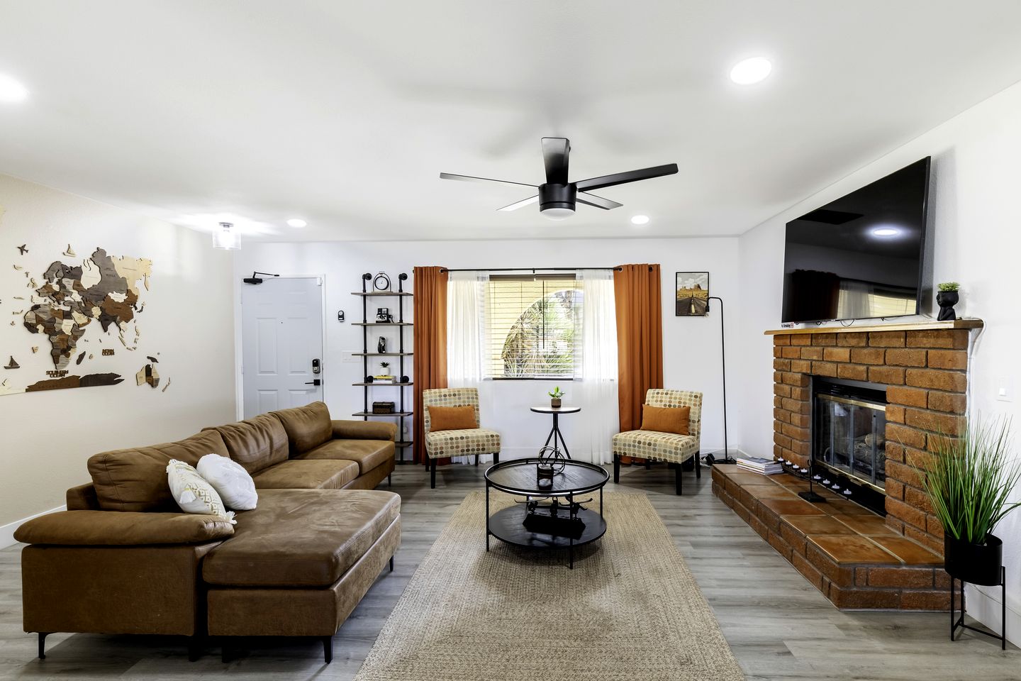 Stunning Cottage with Hot-tub and Fireplace in Yucca Valley, California