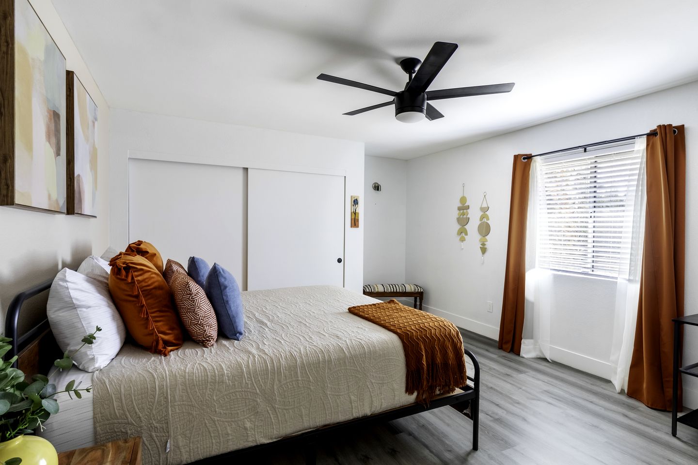 Stunning Cottage with Hot-tub and Fireplace in Yucca Valley, California