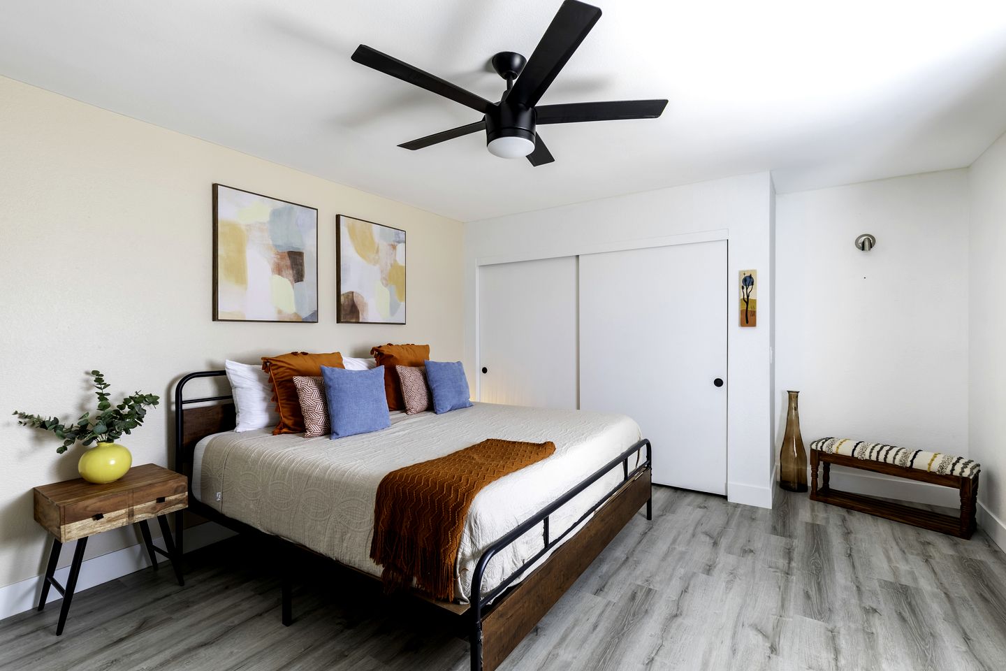 Stunning Cottage with Hot-tub and Fireplace in Yucca Valley, California