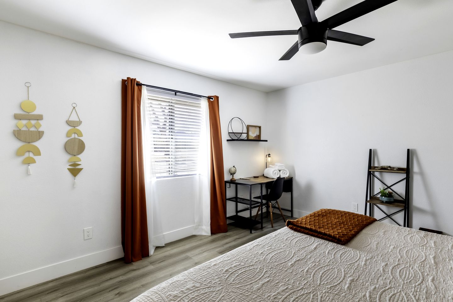 Stunning Cottage with Hot-tub and Fireplace in Yucca Valley, California