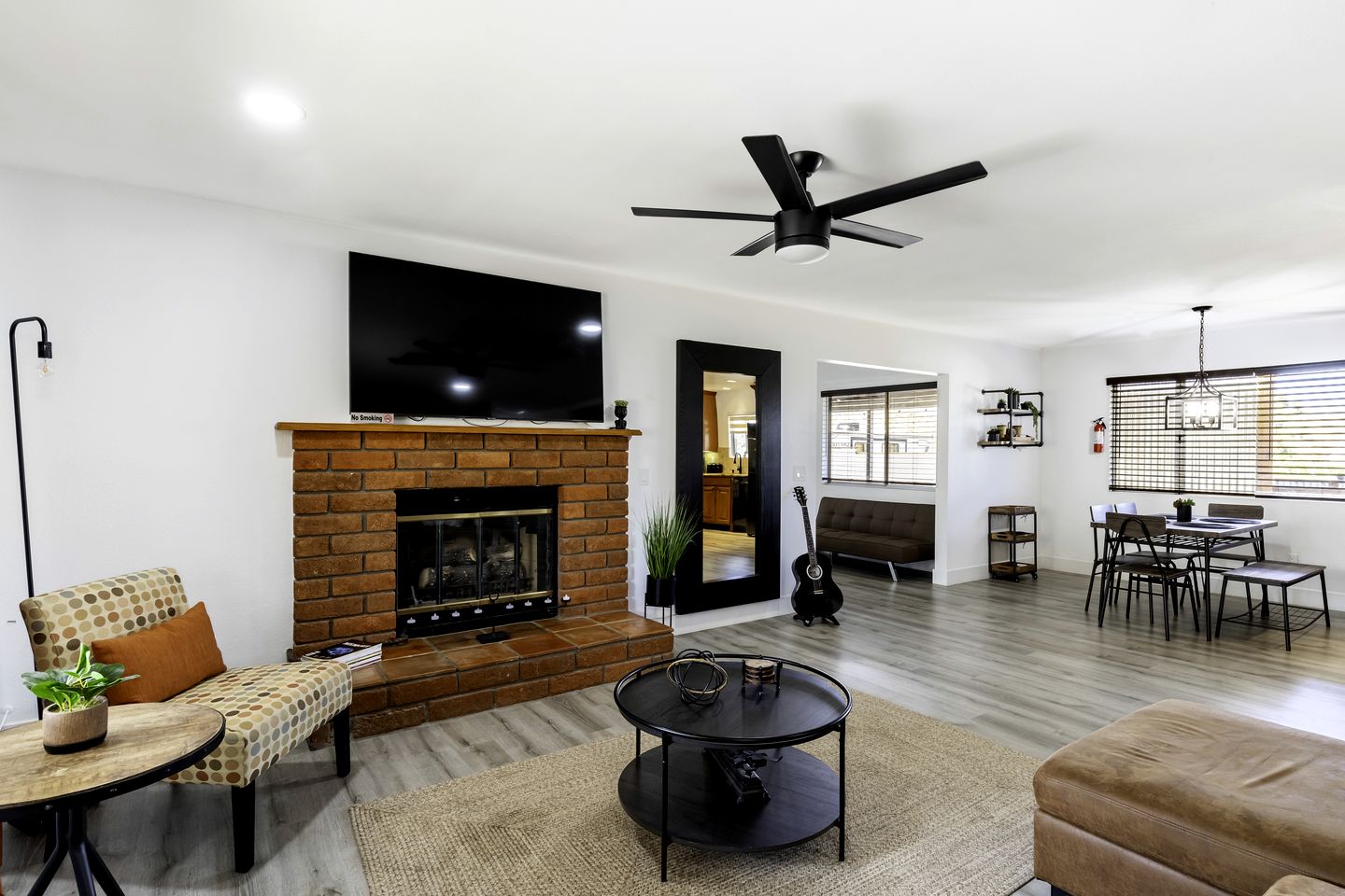 Stunning Cottage with Hot-tub and Fireplace in Yucca Valley, California