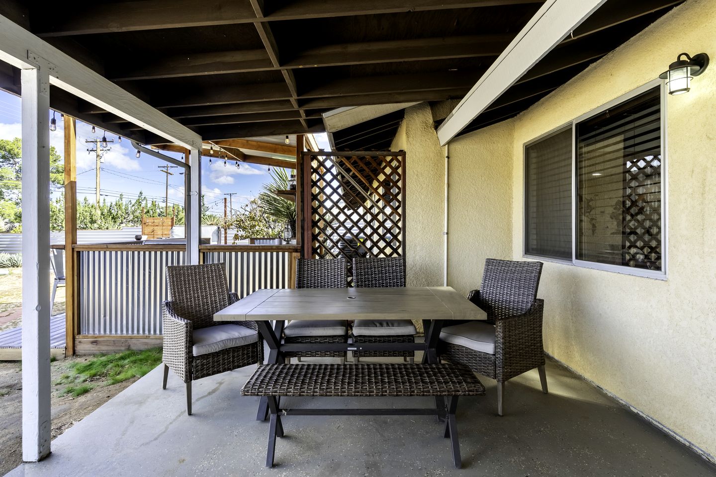 Stunning Cottage with Hot-tub and Fireplace in Yucca Valley, California