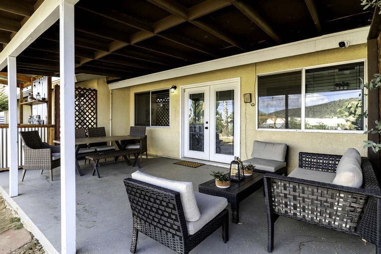 Stunning Cottage with Hot-tub and Fireplace in Yucca Valley, California