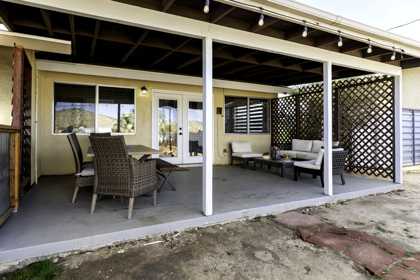 Stunning Cottage with Hot-tub and Fireplace in Yucca Valley, California