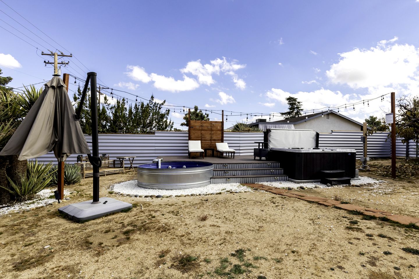 Stunning Cottage with Hot-tub and Fireplace in Yucca Valley, California