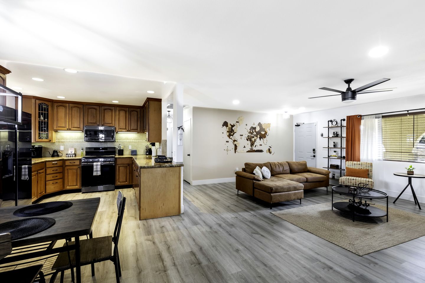 Stunning Cottage with Hot-tub and Fireplace in Yucca Valley, California