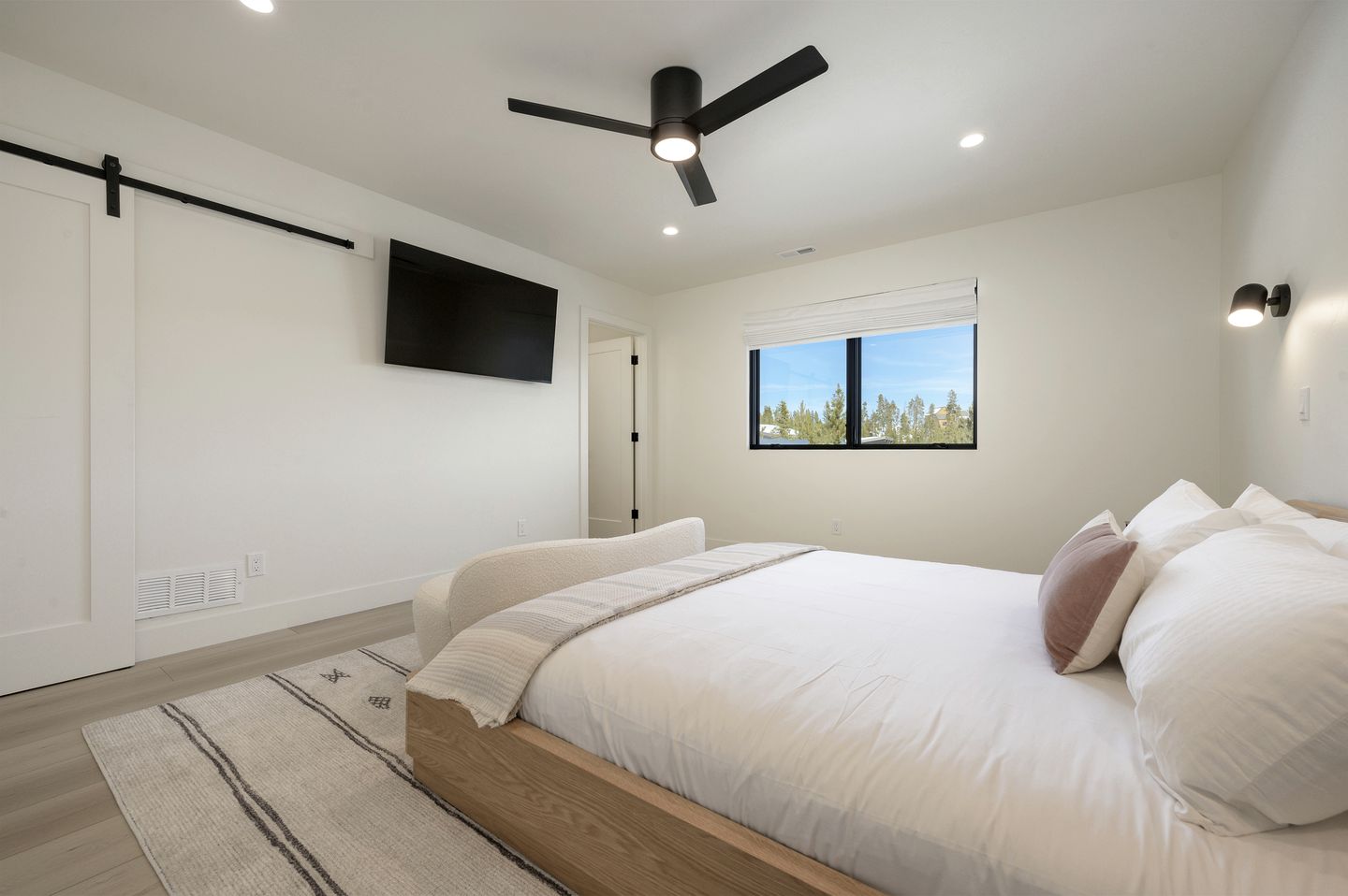 Luxury Villa with Ping-Pong Table and Design Interior in Tabernash, Colorado