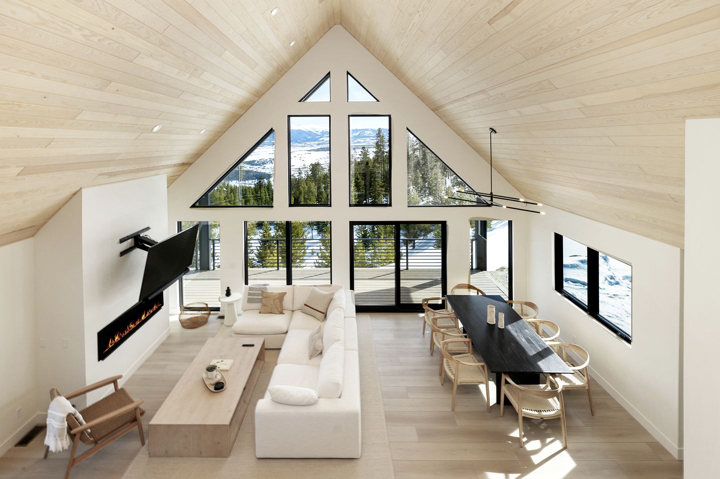 Luxury Villa with Ping-Pong Table and Design Interior in Tabernash, Colorado