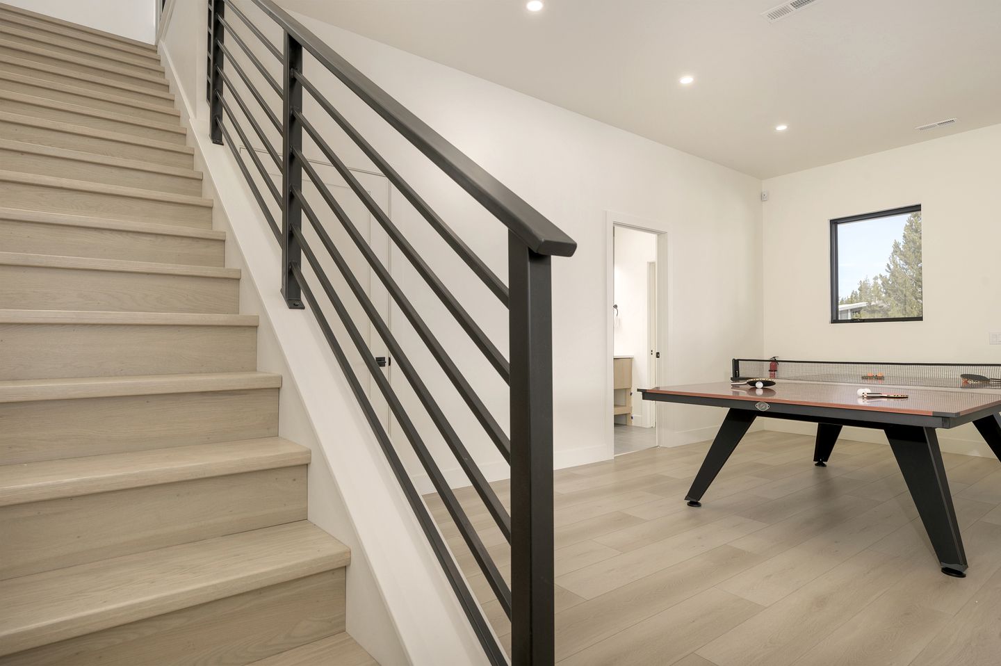 Luxury Villa with Ping-Pong Table and Design Interior in Tabernash, Colorado