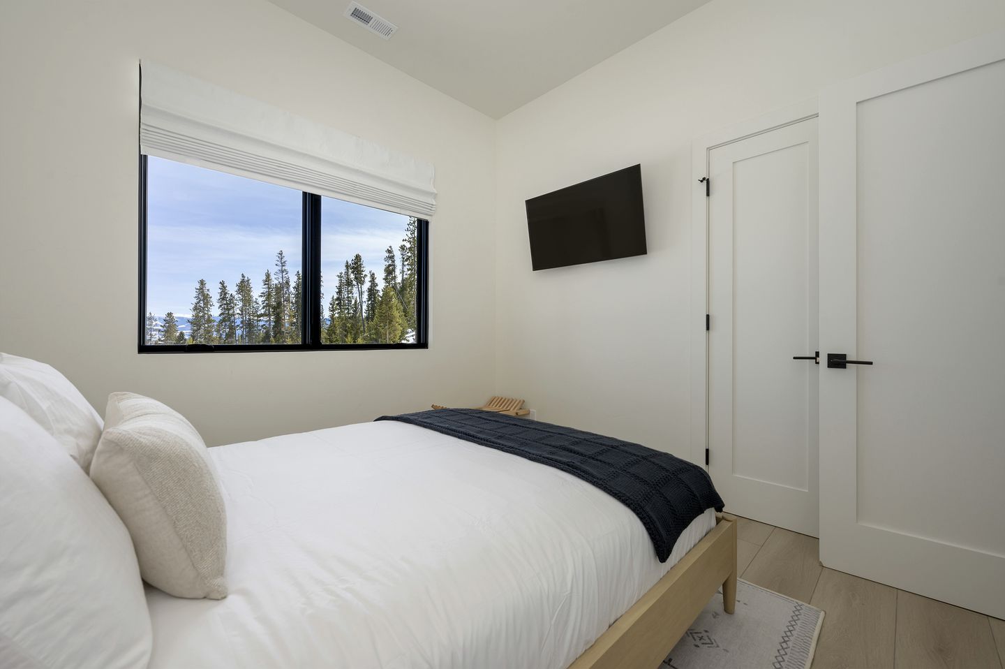 Luxury Villa with Ping-Pong Table and Design Interior in Tabernash, Colorado