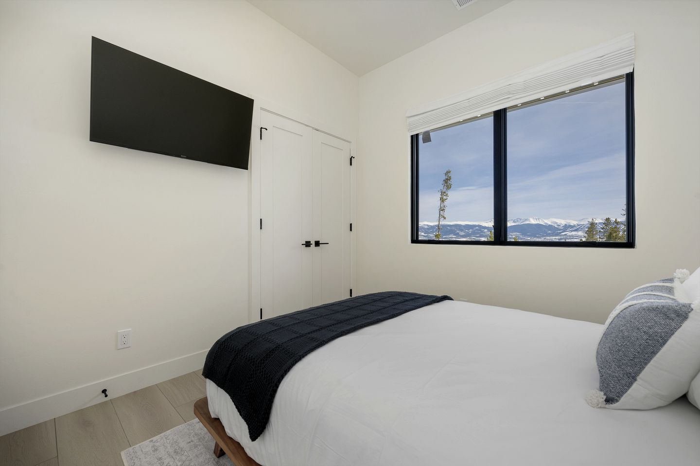 Luxury Villa with Ping-Pong Table and Design Interior in Tabernash, Colorado