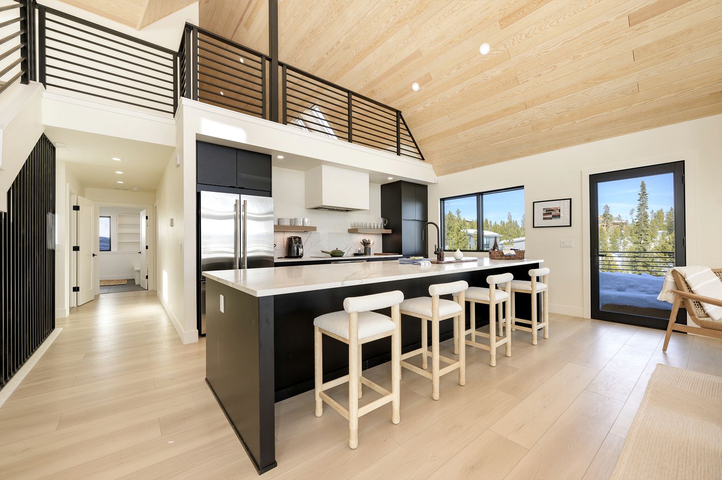 Luxury Villa with Ping-Pong Table and Design Interior in Tabernash, Colorado