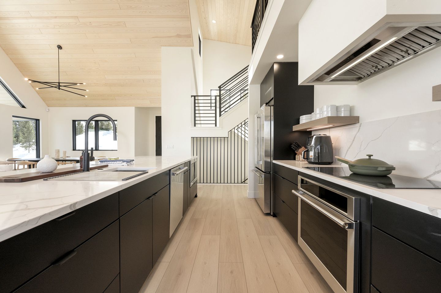 Luxury Villa with Ping-Pong Table and Design Interior in Tabernash, Colorado