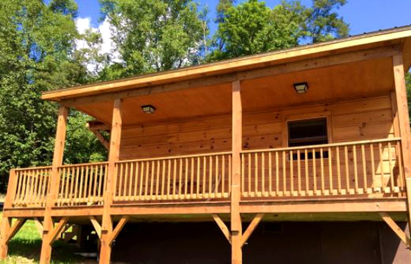 Modern and Romantic Cabin Rental for Couples near Cascade Falls, North Carolina