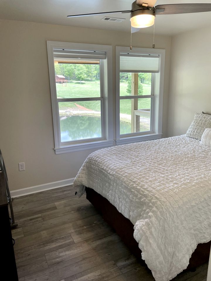 Incredible Waterfront Cabin for a Peaceful Family Getaway near Purlear, North Carolina