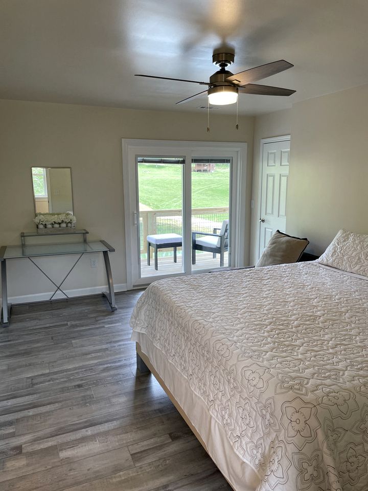 Incredible Waterfront Cabin for a Peaceful Family Getaway near Purlear, North Carolina