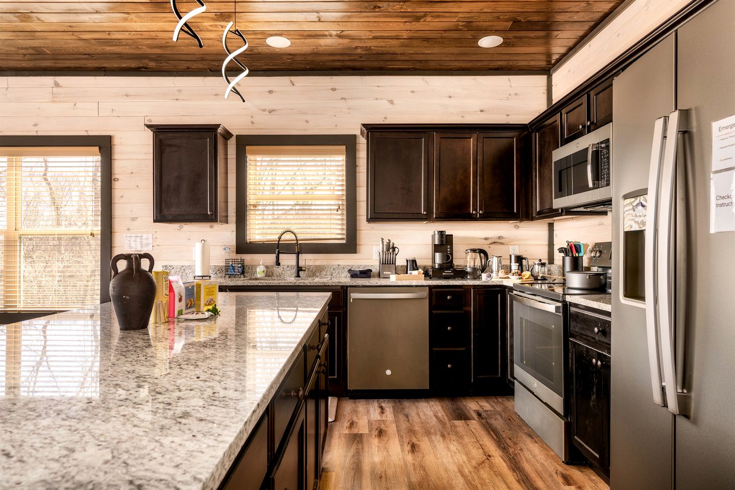 Beautiful Cabin with Private Hot Tub and Panoramic Views of the Great Smoky Mountains on the Skydeck, Minutes from Dollywood