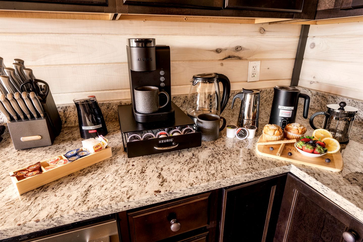 Beautiful Cabin with Private Hot Tub and Panoramic Views of the Great Smoky Mountains on the Skydeck, Minutes from Dollywood