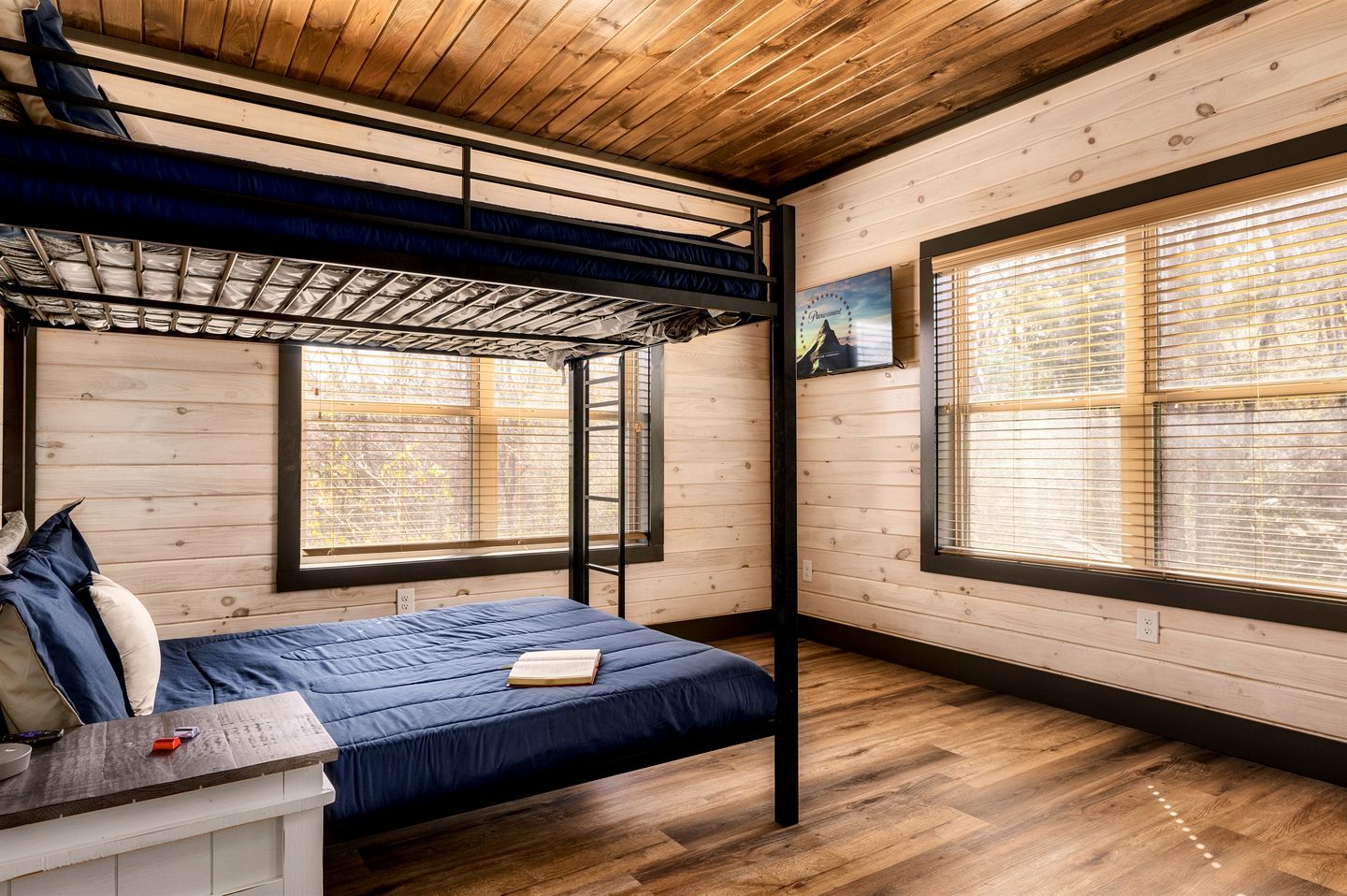 Beautiful Cabin with Private Hot Tub and Panoramic Views of the Great Smoky Mountains on the Skydeck, Minutes from Dollywood