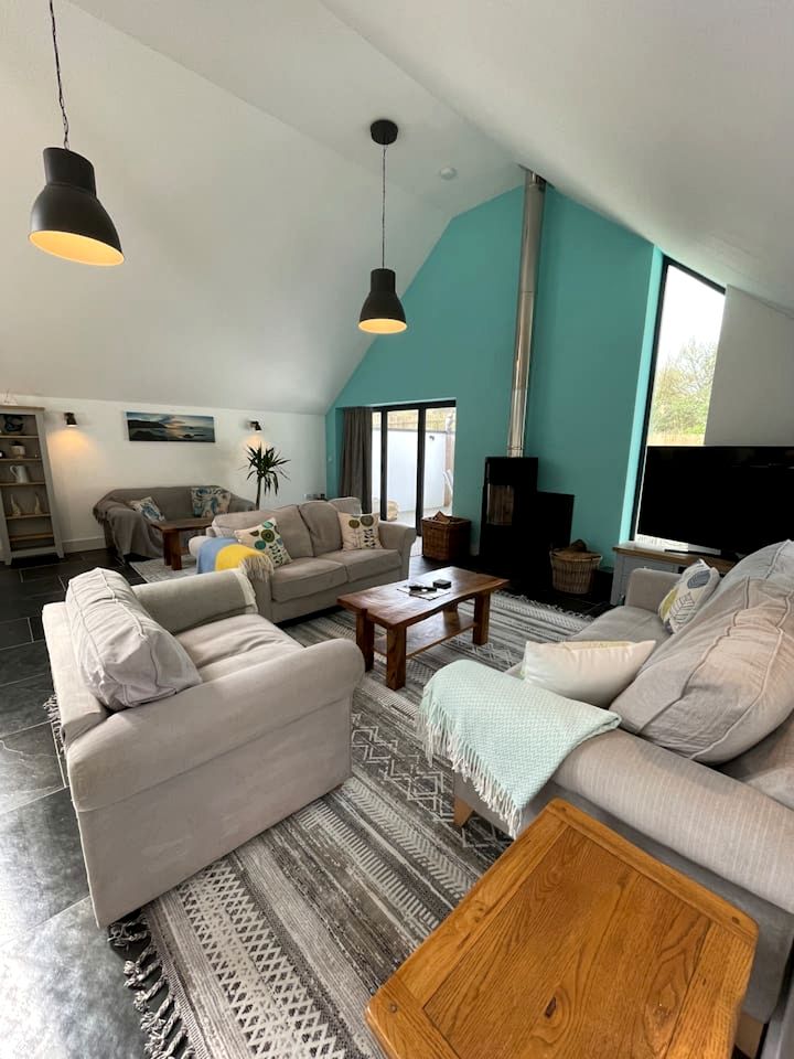 Delightful Cottage with Hot-tub in Camelford, England