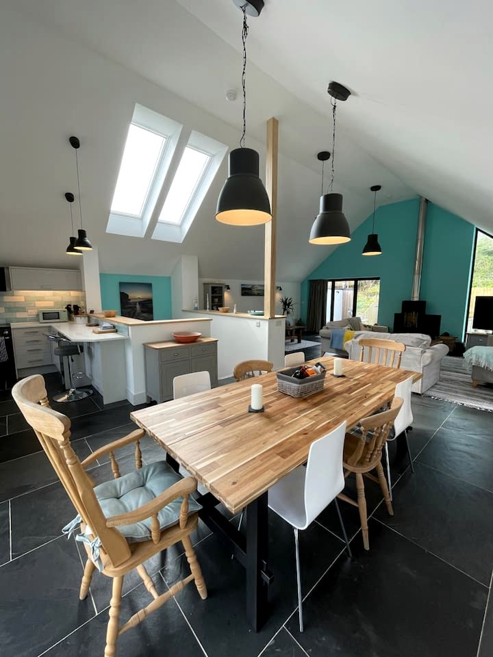 Delightful Cottage with Hot-tub in Camelford, England