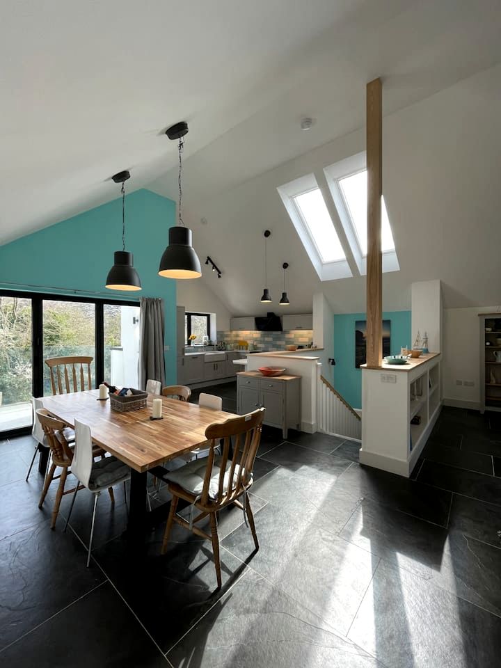 Delightful Cottage with Hot-tub in Camelford, England