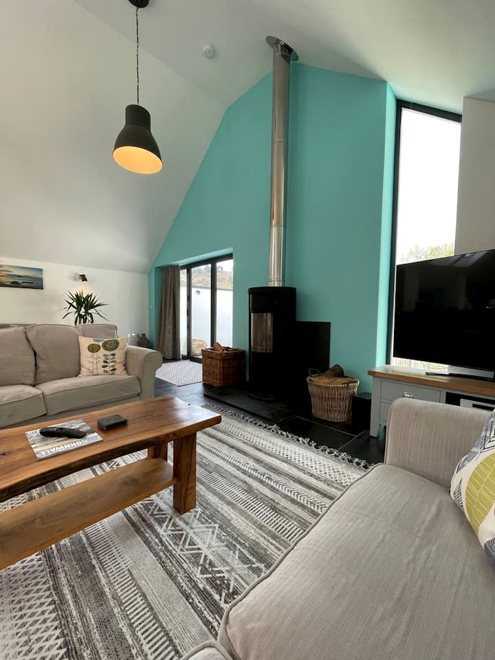 Delightful Cottage with Hot-tub in Camelford, England