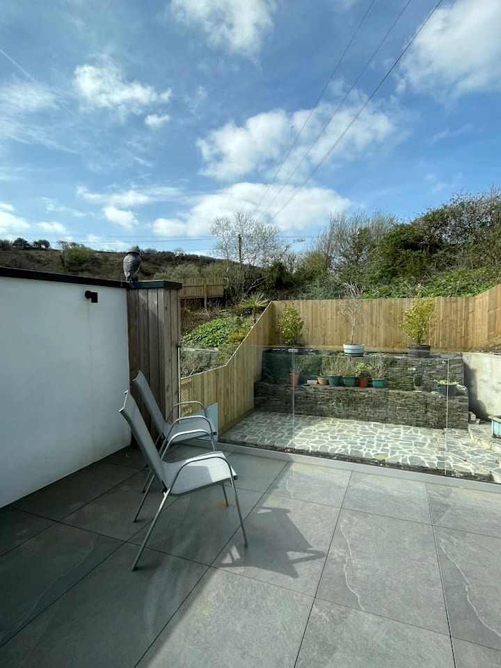 Delightful Cottage with Hot-tub in Camelford, England