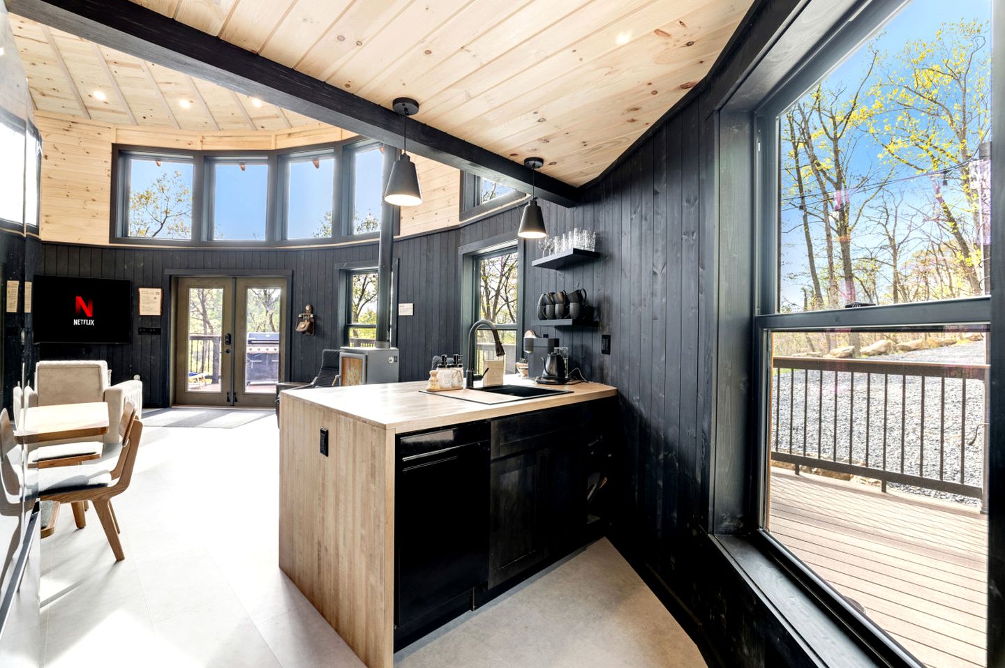 Skyline Drive Yurt Glamping near Shenandoah National Park