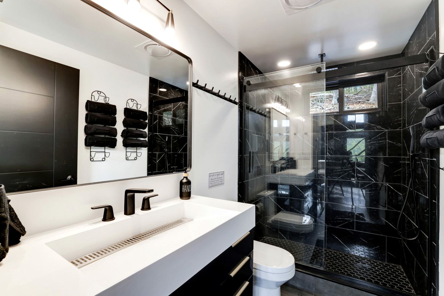 Skyline Drive Yurt Glamping near Shenandoah National Park