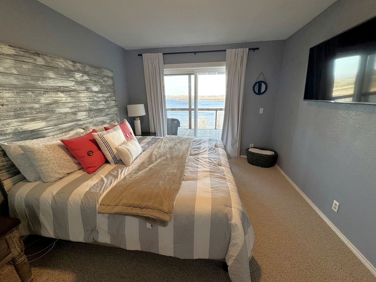 Luxury Lakeview Home with Expansive Two-Level Deck Near Beaver Lake | Rogers, Arkansas