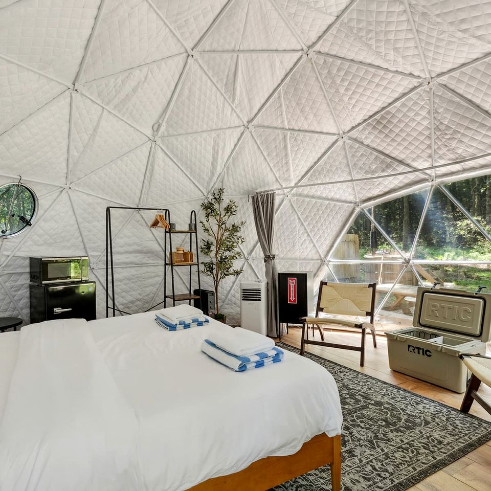 Cozy Mountain Dome Escape Near Beautiful Lakes and Nature in Lincoln, Maine