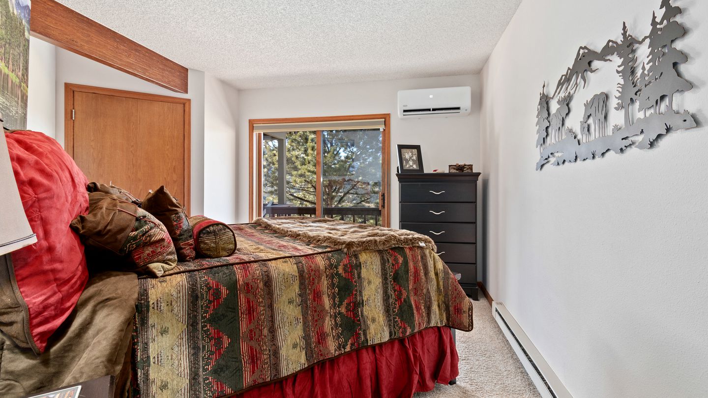 Incredible Mountain Retreat with Hot Tub and Panoramic Views near the Rockies and Estes Park, Colorado