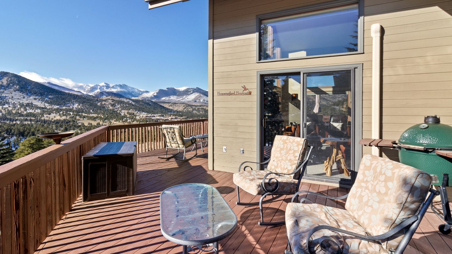 Incredible Mountain Retreat with Hot Tub and Panoramic Views near the Rockies and Estes Park, Colorado