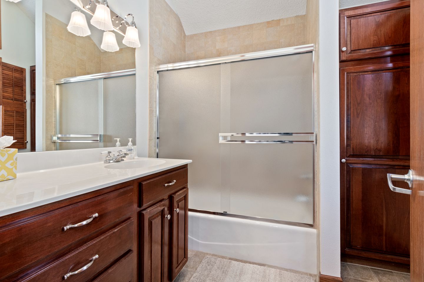 Incredible Mountain Retreat with Hot Tub and Panoramic Views near the Rockies and Estes Park, Colorado