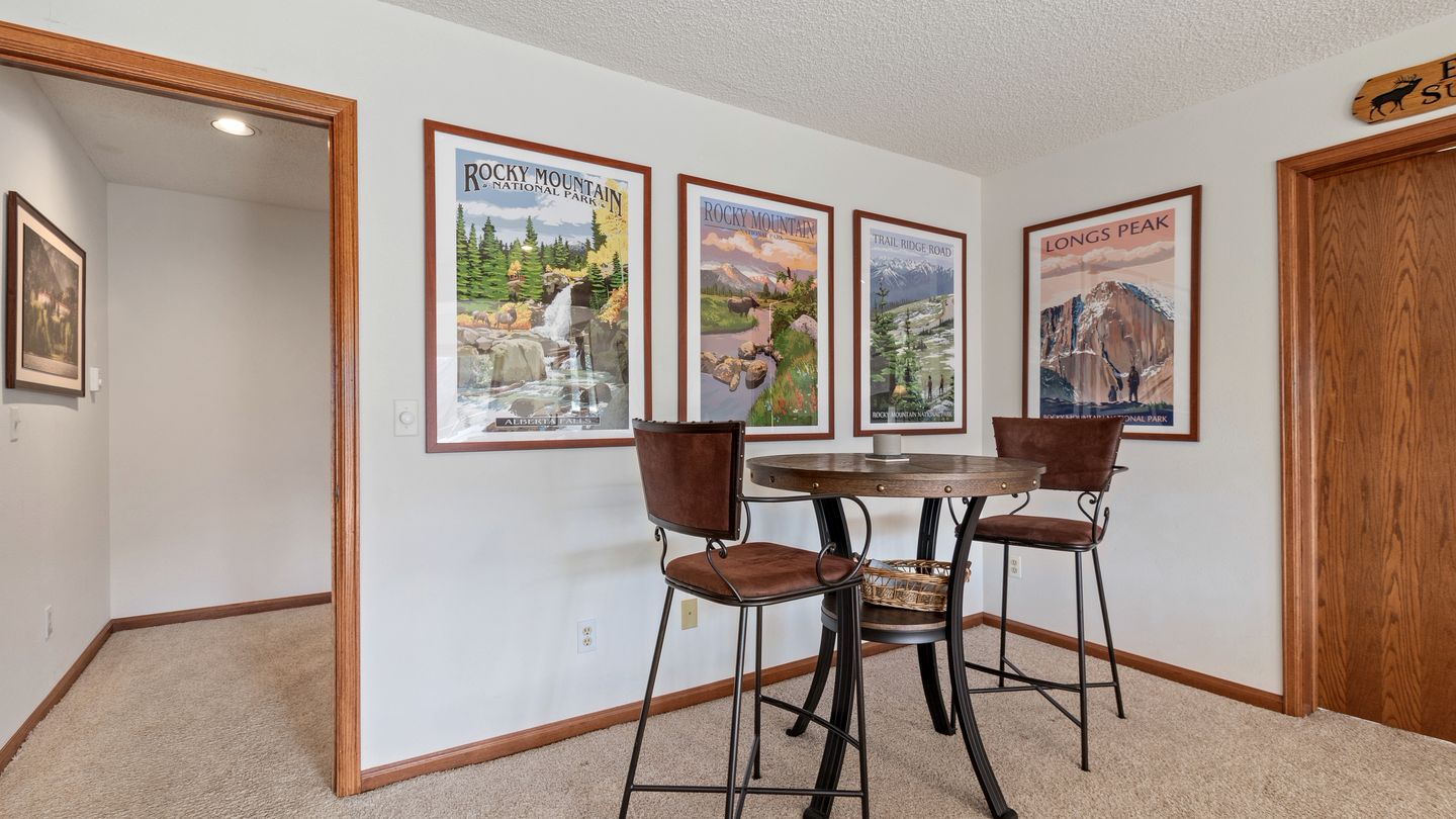 Incredible Mountain Retreat with Hot Tub and Panoramic Views near the Rockies and Estes Park, Colorado