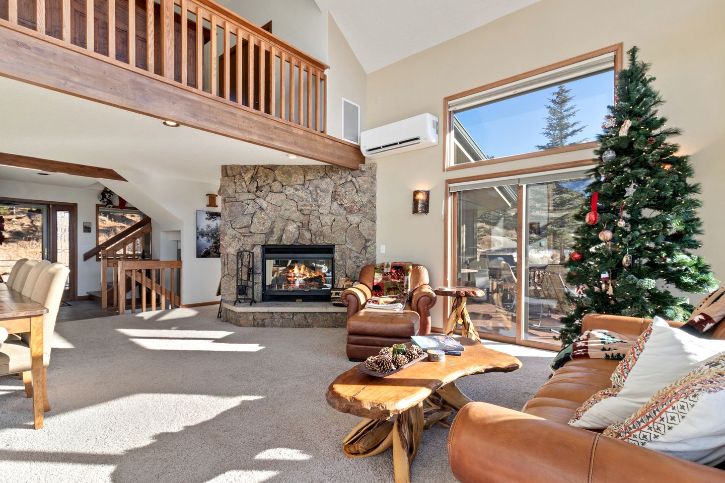 Incredible Mountain Retreat with Hot Tub and Panoramic Views near the Rockies and Estes Park, Colorado