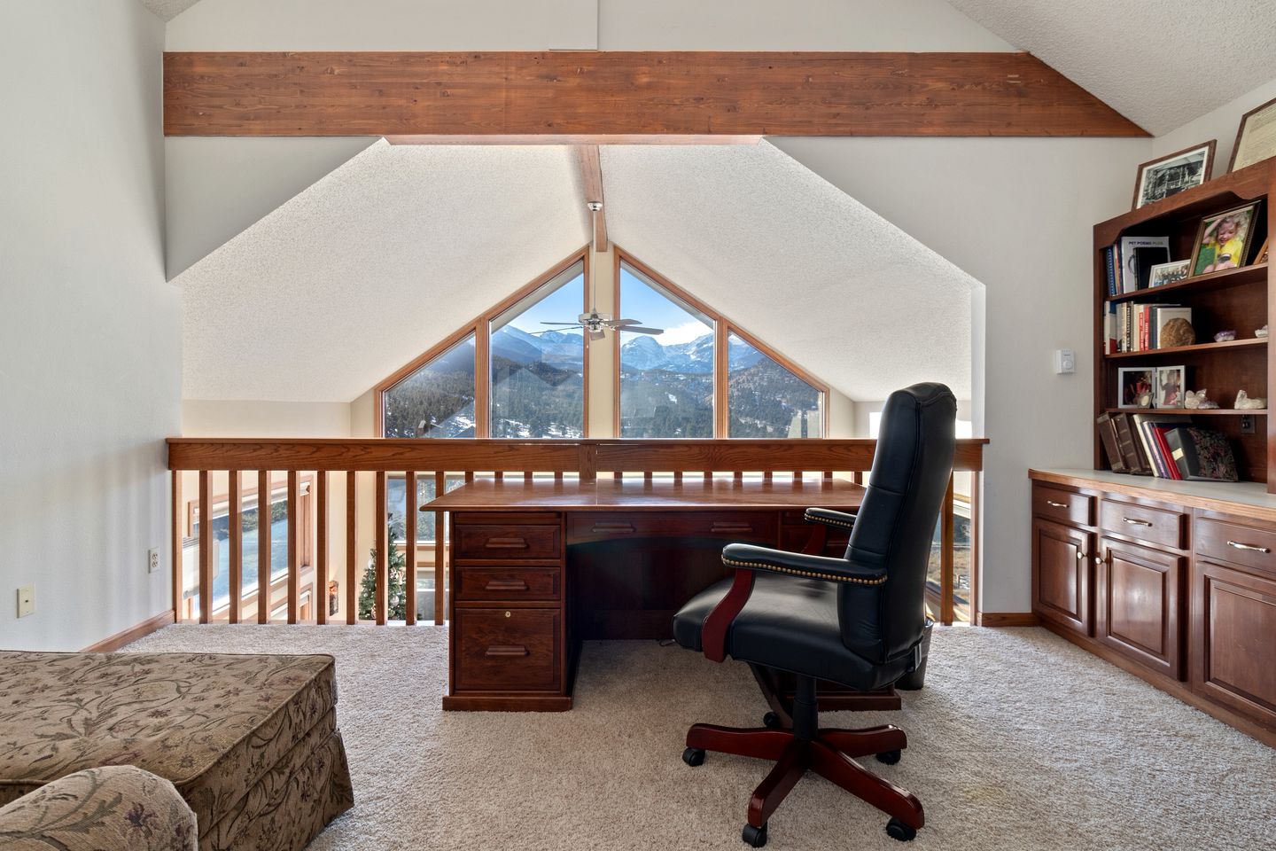 Incredible Mountain Retreat with Hot Tub and Panoramic Views near the Rockies and Estes Park, Colorado