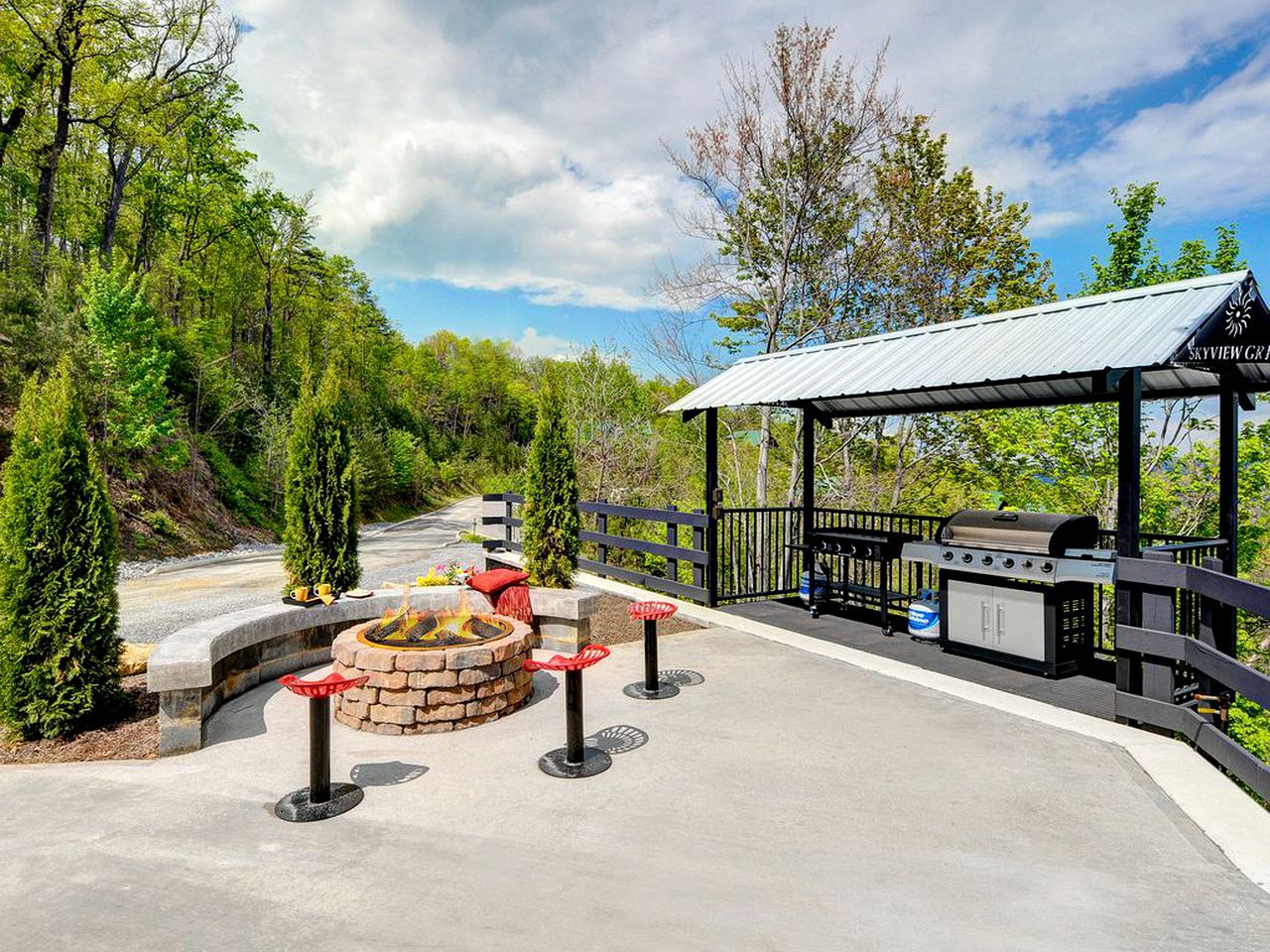 Extraordinary Vacation Cabin for Large Group Rental in Pigeon Forge, Tennessee