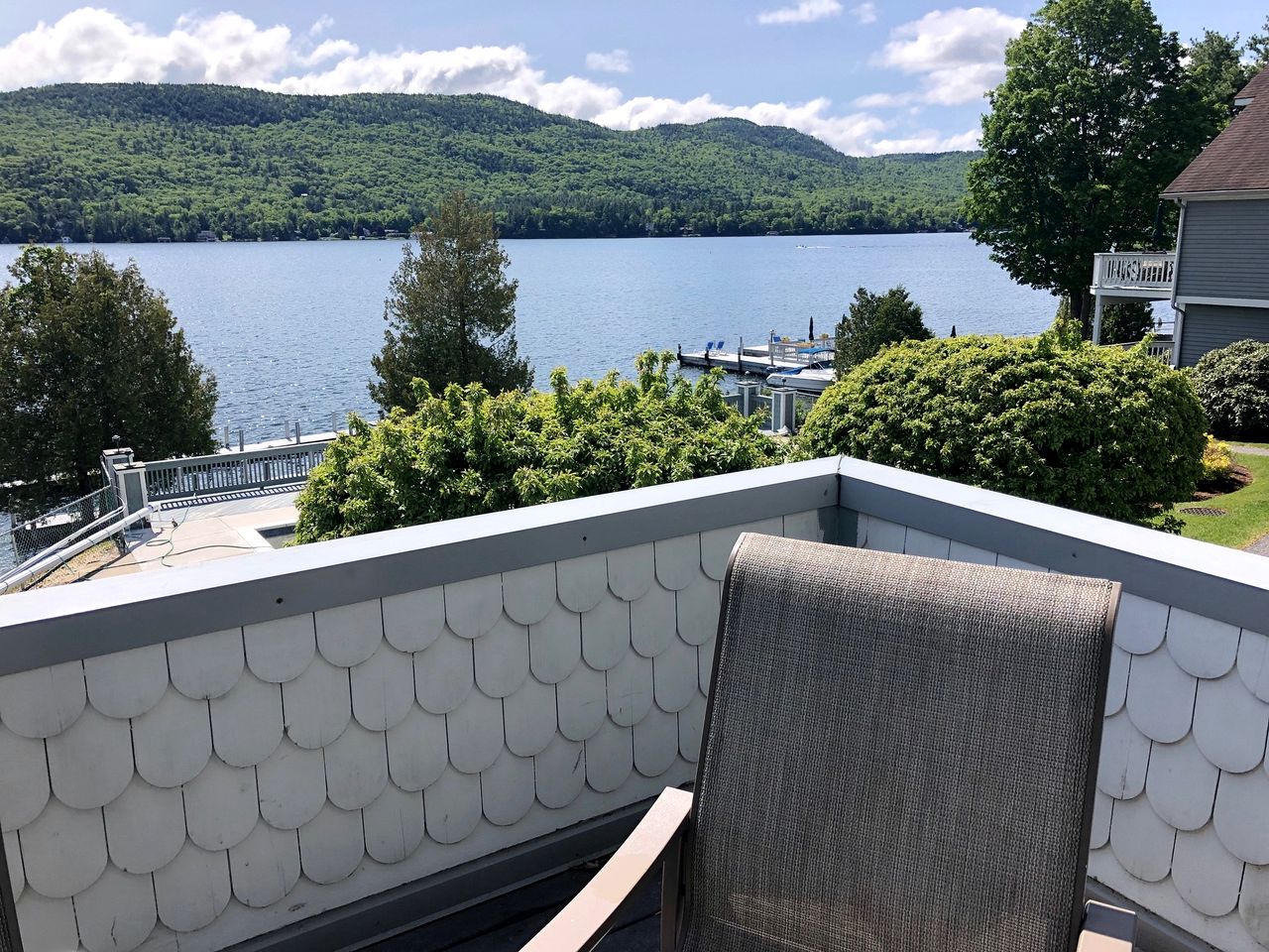 Cute Holiday Rental with Jacuzzi and Direct Lake Views in NY