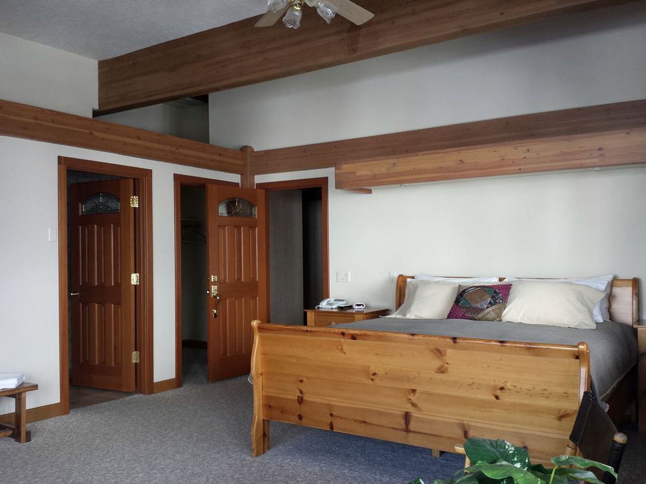 Amazing Mountainside Vacation Rental with Private Hot Springs in Hamilton, Montana